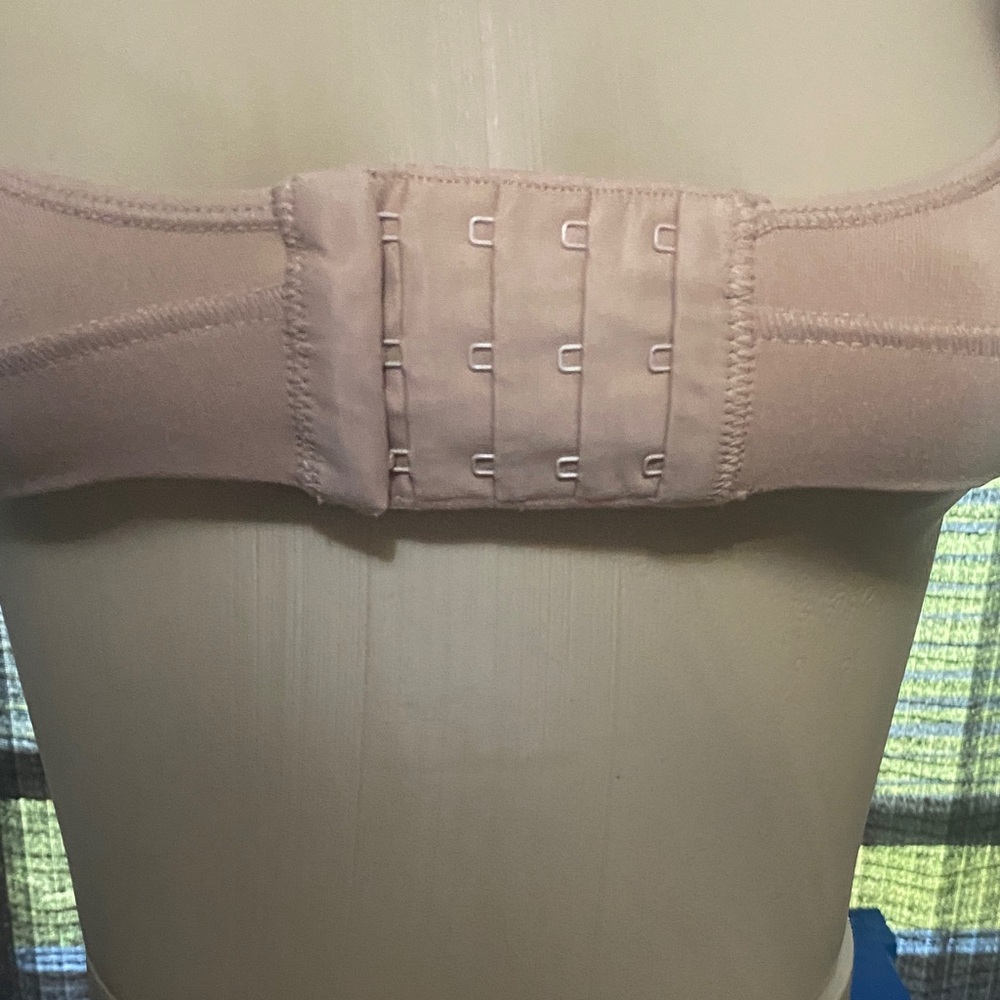 Leonisa Posture Bra - image 3